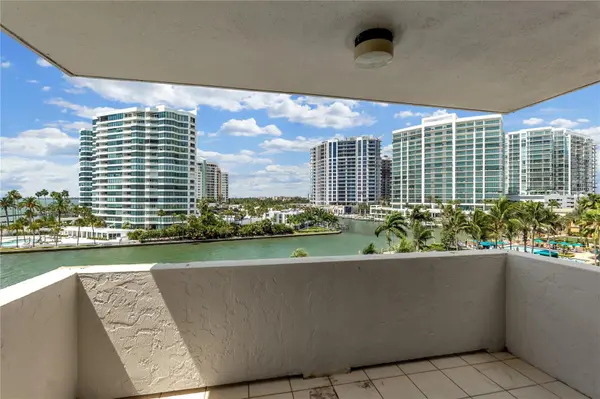 101 SUNSET DR #PH1, Sarasota, FL 34236
