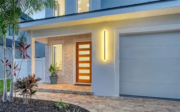 2483 BAY ST, Sarasota, FL 34237