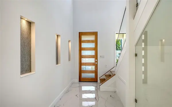 2483 BAY ST, Sarasota, FL 34237