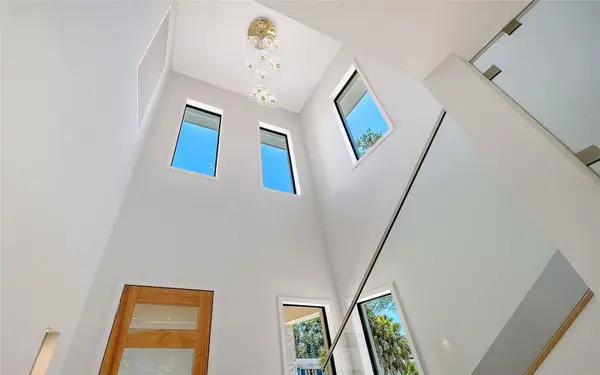 2483 BAY ST, Sarasota, FL 34237