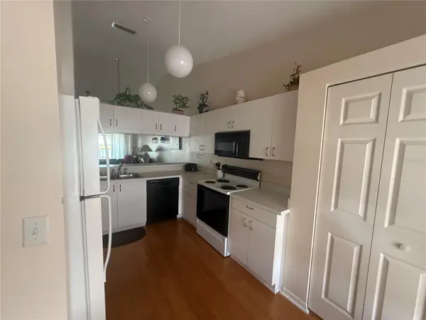 4211 CADDIE DR E #202, Bradenton, FL 34203