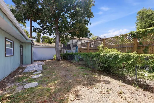 1824 WEBBER ST, Sarasota, FL 34239