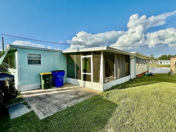 16 W PALM CIR, Lake Placid, FL 33852