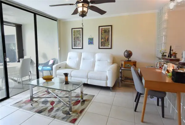 5231 LAKE VILLAGE DR #27, Sarasota, FL 34235