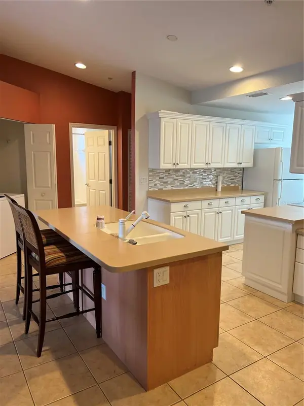 7060 STRAND CIR #7060, Bradenton, FL 34203