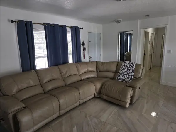 537 MELODY CIR, Sarasota, FL 34237