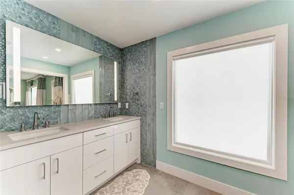 580 LINLEY ST, Longboat Key, FL 34228