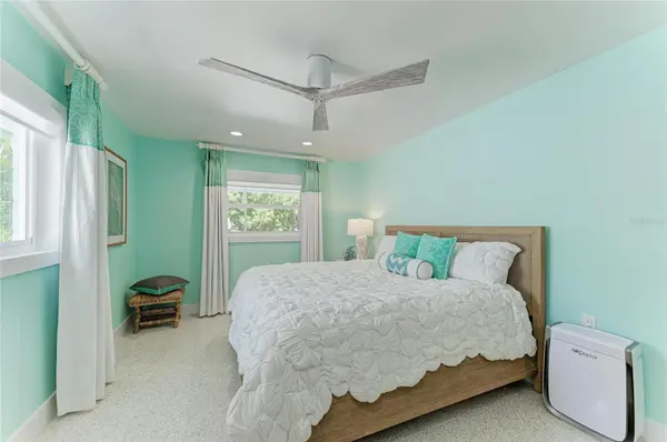 580 LINLEY ST, Longboat Key, FL 34228