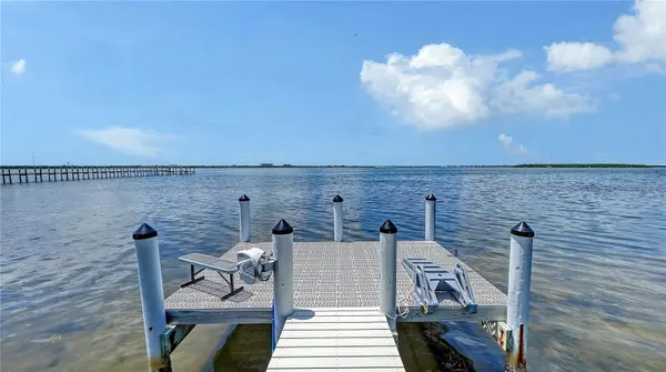 180 HORSESHOE LOOP RD, Terra Ceia, FL 34250