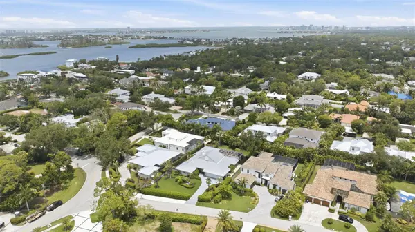 1511 N LAKE SHORE DR, Sarasota, FL 34231