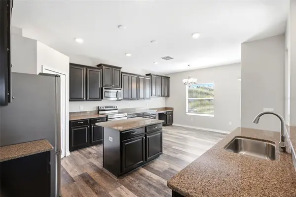 909 MEADOW GLADE DR, Ruskin, FL 33570