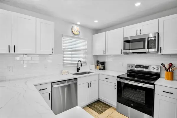 5830 MIDNIGHT PASS RD #93, Sarasota, FL 34242
