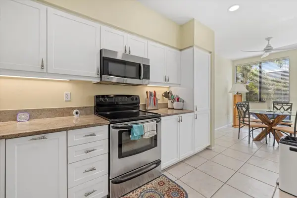 2012 HARBOURSIDE DR #2102, Longboat Key, FL 34228