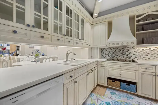 1928 HARBOURSIDE DR #1402, Longboat Key, FL 34228