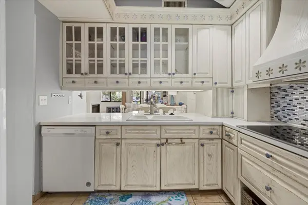1928 HARBOURSIDE DR #1402, Longboat Key, FL 34228