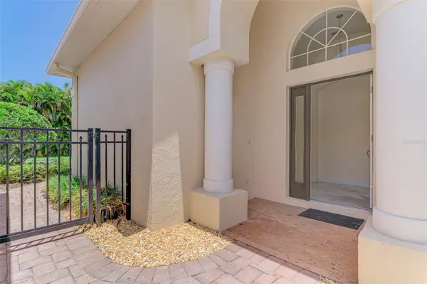 7803 33RD ST E, Sarasota, FL 34243