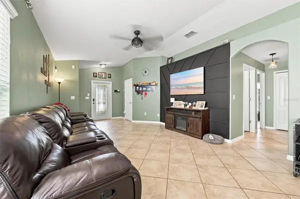 1111 SEMINOLE SKY DR, Ruskin, FL 33570