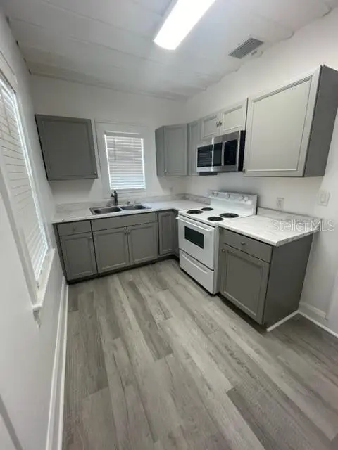 2118 5TH ST, Sarasota, FL 34237