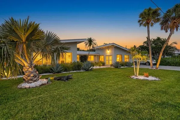 6203 HOLMES BLVD, Holmes Beach, FL 34217