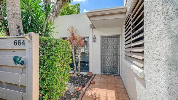 664 WOODLAWN DR, Bradenton, FL 34210
