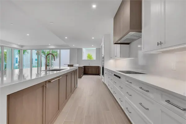 70 AVENIDA VENECCIA #204, Sarasota, FL 34242