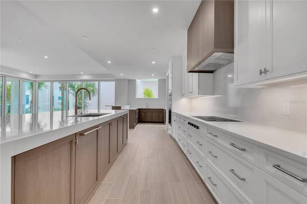 70 AVENIDA VENECCIA #204, Sarasota, FL 34242
