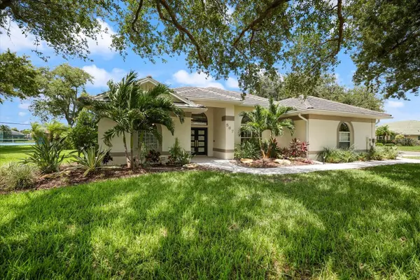 567 LAKE OF THE WOODS DR, Venice, FL 34293