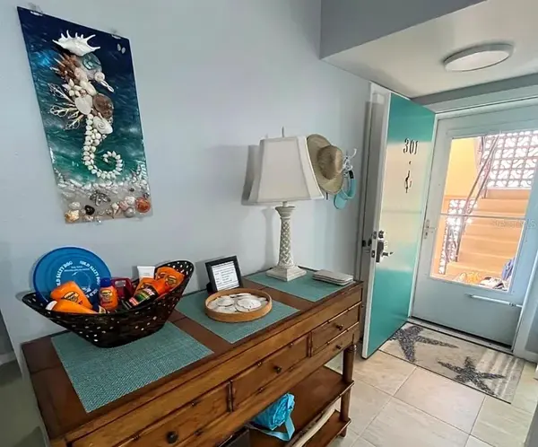1250 N PORTOFINO DR #301, Sarasota, FL 34242