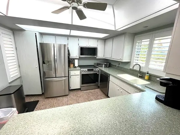 1250 N PORTOFINO DR #301, Sarasota, FL 34242