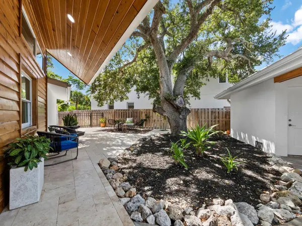 430 ISLAND CIR, Sarasota, FL 34242