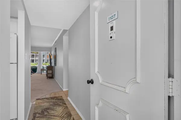 4390 EXETER DR #107, Longboat Key, FL 34228