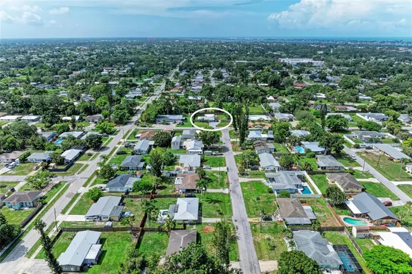 3138 WILLIAMSBURG ST, Sarasota, FL 34231