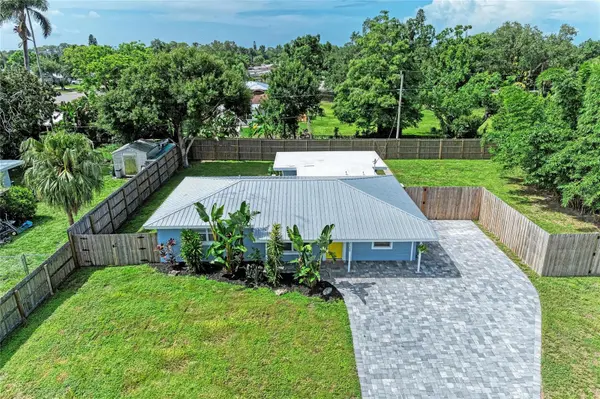 3138 WILLIAMSBURG ST, Sarasota, FL 34231