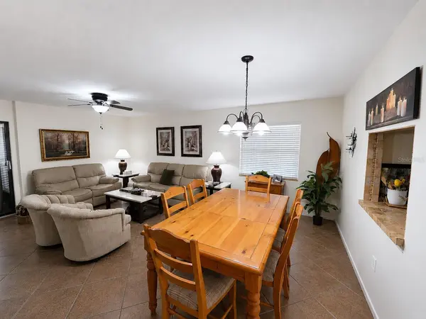 225 OAK HILL DR #10, Sarasota, FL 34232