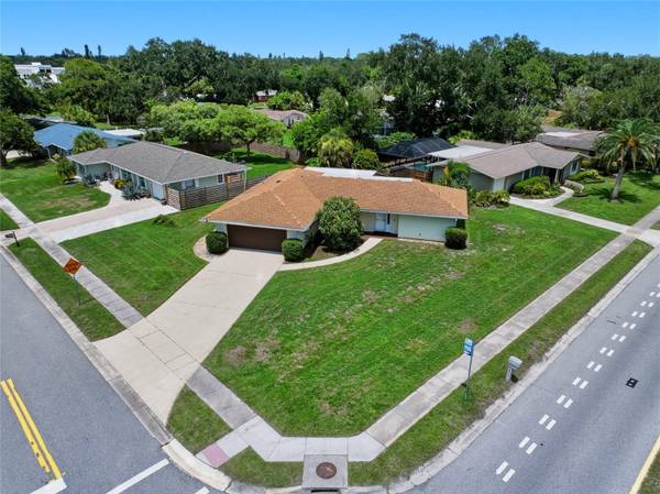 2711 GULF GATE DR, Sarasota, FL 34231