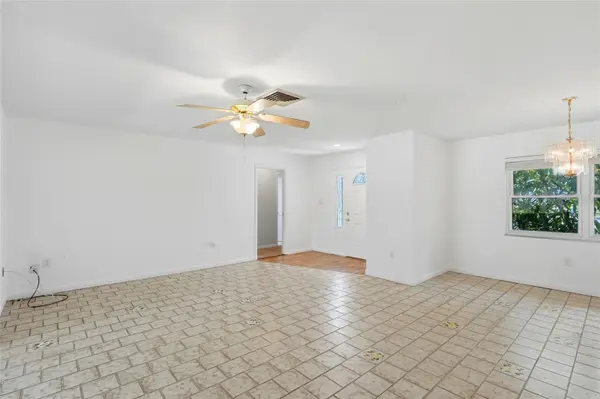 2711 GULF GATE DR, Sarasota, FL 34231