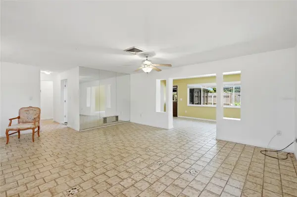 2711 GULF GATE DR, Sarasota, FL 34231
