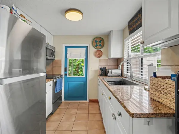 3035 HILLVIEW ST, Sarasota, FL 34239