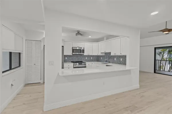 1508 PELICAN COVE RD #235, Sarasota, FL 34231