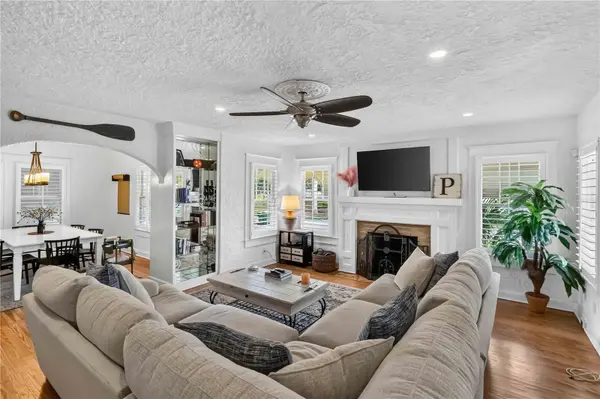 2016 VIRGINIA DR, Bradenton, FL 34205