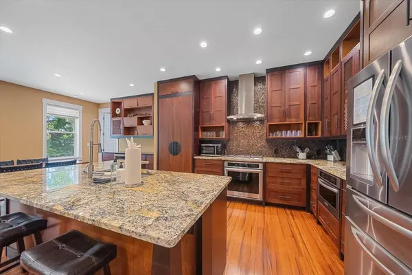 2395 HYDE PARK ST, Sarasota, FL 34239