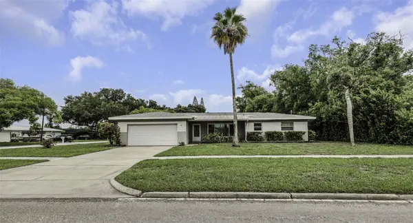 2077 DRUID RD E, Clearwater, FL 33764