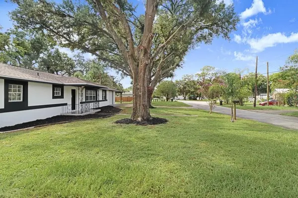 12113 MIDLAKE DR, Tampa, FL 33612