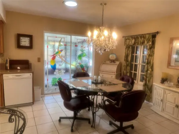 2425 DOUD ST, Sarasota, FL 34231