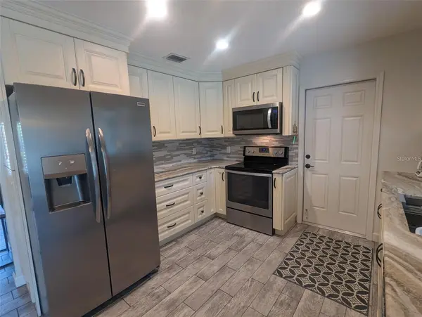3070 GULF GATE DR, Sarasota, FL 34231