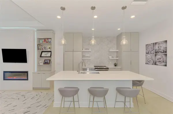 8467 NANDINA DR, Sarasota, FL 34240