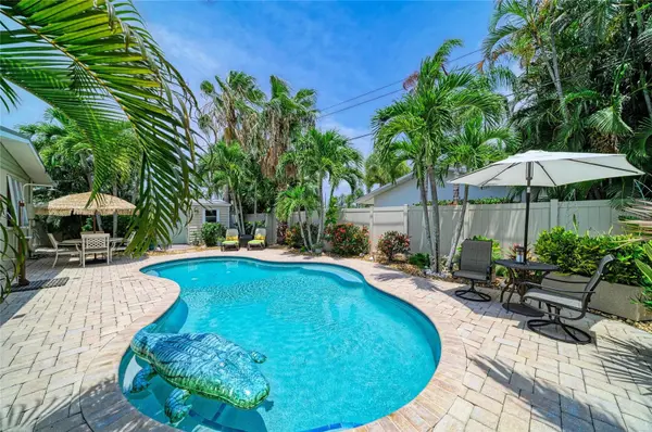 2711 AVENUE C, Holmes Beach, FL 34217