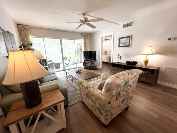 5205 WEDGEWOOD LN #15, Sarasota, FL 34235