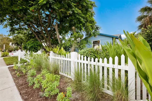 2070 HYDE PARK ST, Sarasota, FL 34239