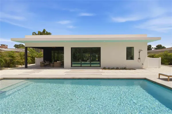 2306 VALENCIA DR, Sarasota, FL 34239